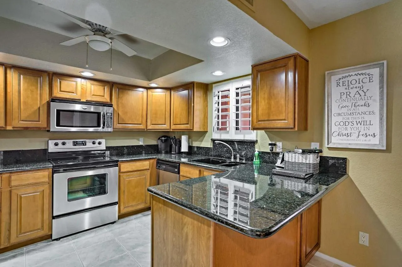 Condo With Pool Access, 8 Mi To Phoenix Mtn Preserve 0*,