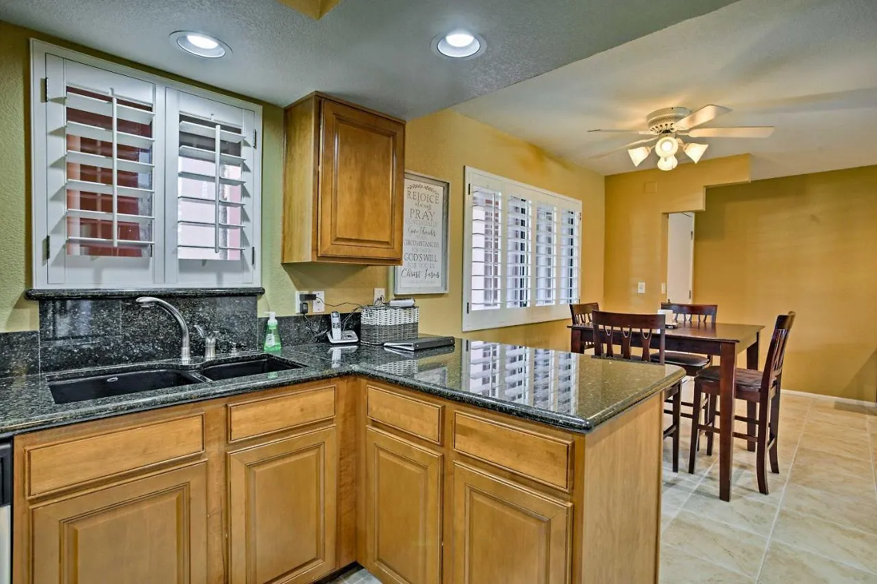 Condo With Pool Access, 8 Mi To Phoenix Mtn Preserve